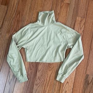 Light Green Long-Sleev Cropped Turtleneck